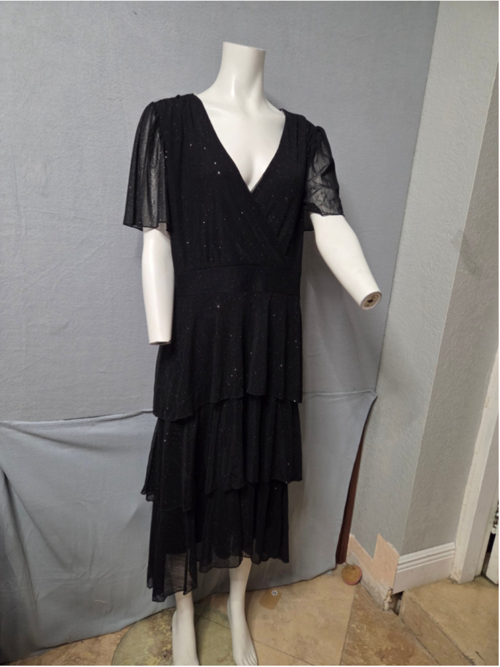 Women's Ember Black Silver Glitter Tiered Midi Dress Size 2X p2p 23 in